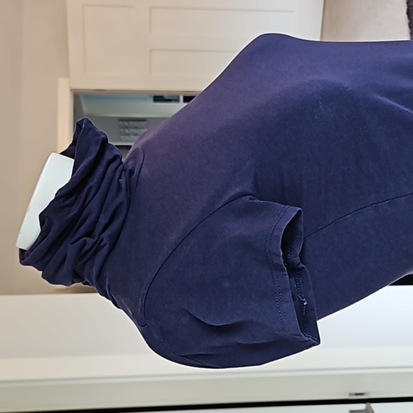 EUC Size Medium Theory Top - Picture 2 of 4